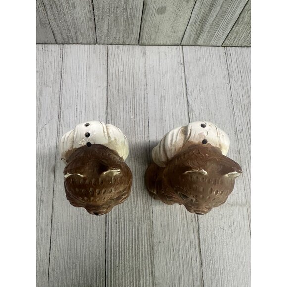 Vtg Twin Winton Style Squirrel Holding Cookie Salt & Pepper Shaker 4" Tall Japan - Picture 2 of 8